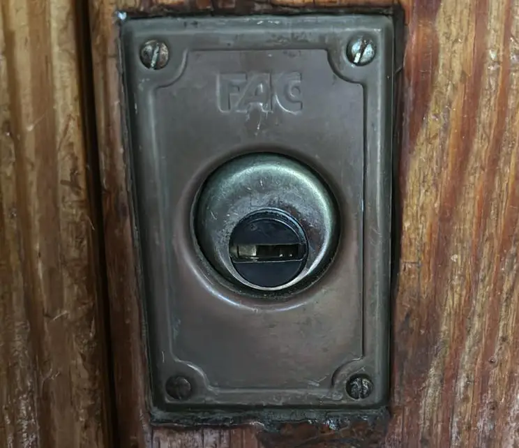 Cambio de bombines ABUS y cerrojos FAC Marbella